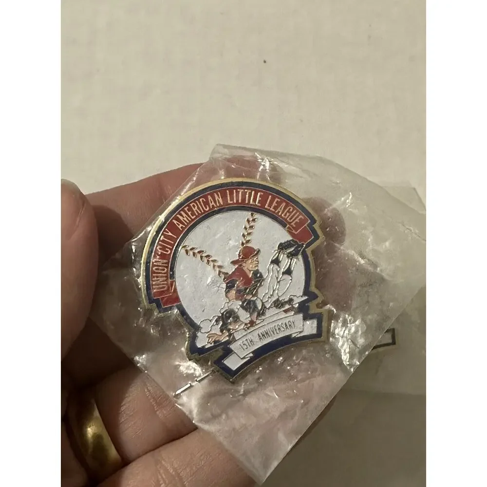 Lot Of 5 Vintage little‎ league Baseball Pins Pin 45 Dist T.O.C See Photos